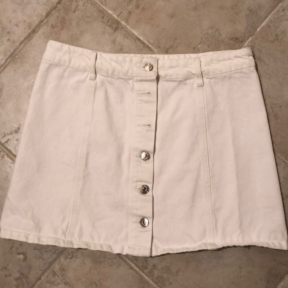 Forever 21 size 28 white jean skirt